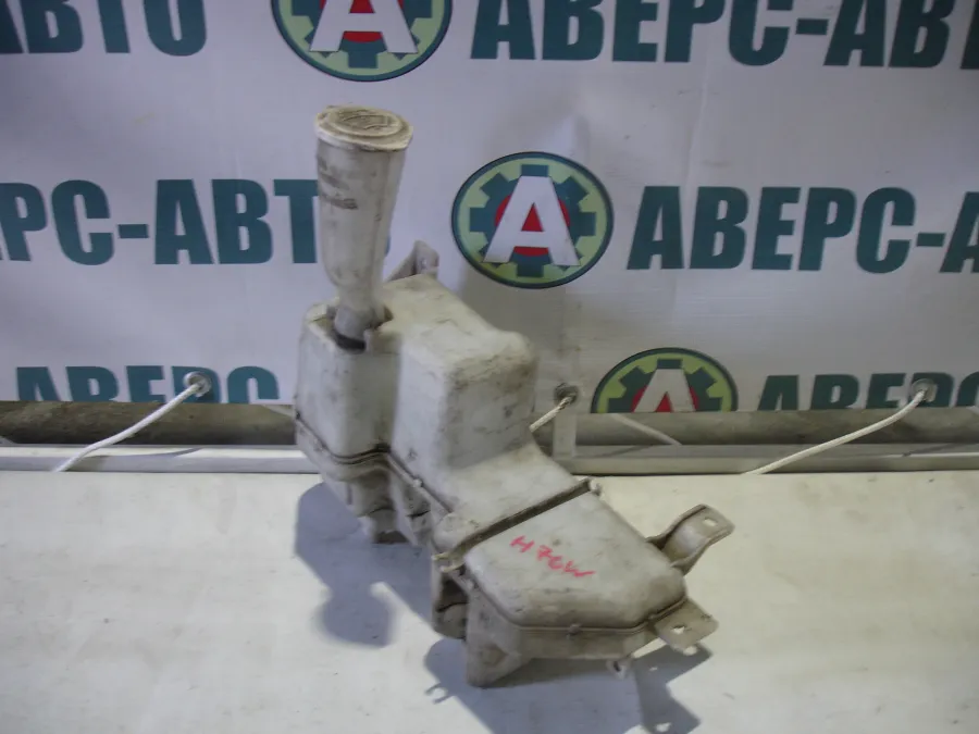 Бачок омывателя Mitsubishi Pajero iO H76W