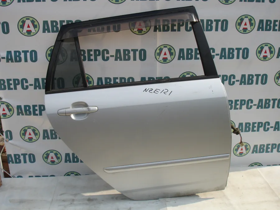 Дверь боковая правая задняя Toyota Corolla NZE121 серебро