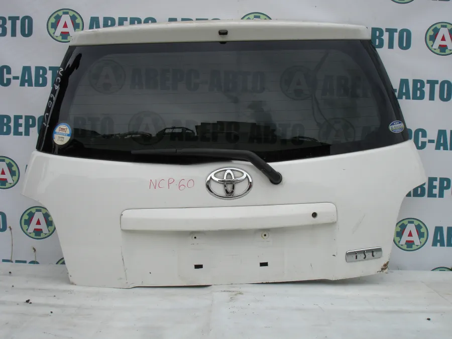 Дверь багажника Toyota IST NCP60 белая