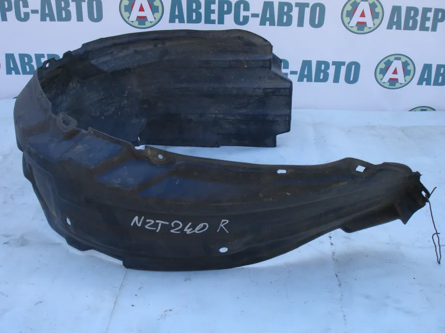 Подкрылок передний правый Toyota Premio NZT240