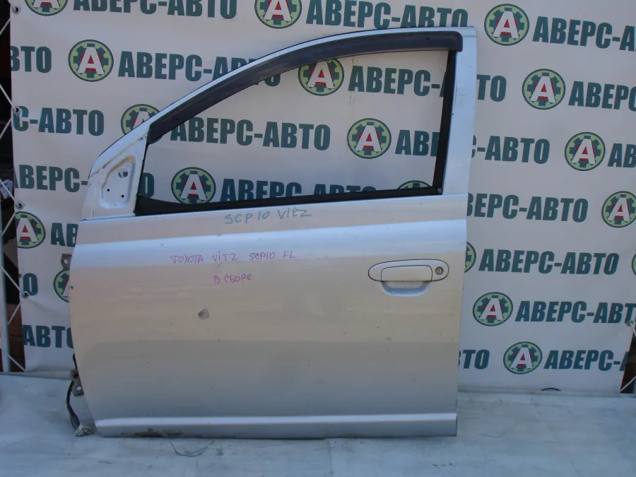 Дверь боковая левая передняя Toyota Vitz SCP10 серебро