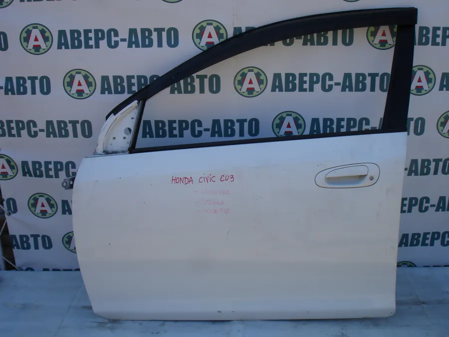 Дверь боковая левая передняя Honda Civic EU3 белая