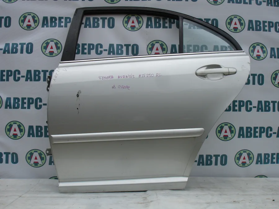 Дверь боковая левая задняя Toyota Avensis AZT250 серебро