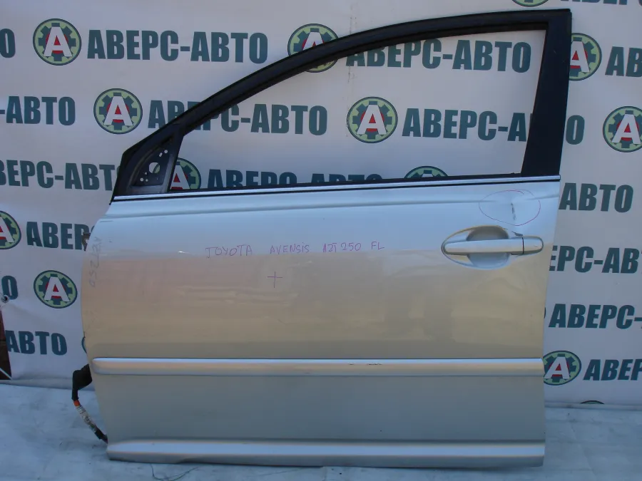 Дверь боковая левая передняя Toyota Avensis AZT250 серебро