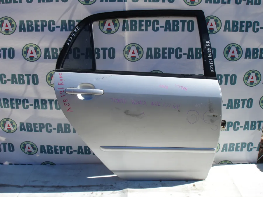 Дверь боковая задняя правая Toyota Corolla NZE121 серебро