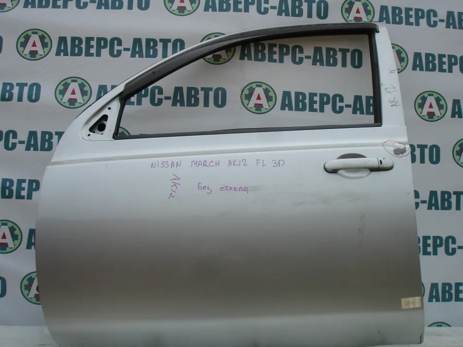 Дверь боковая левая передняя Nissan March AK12 серебро