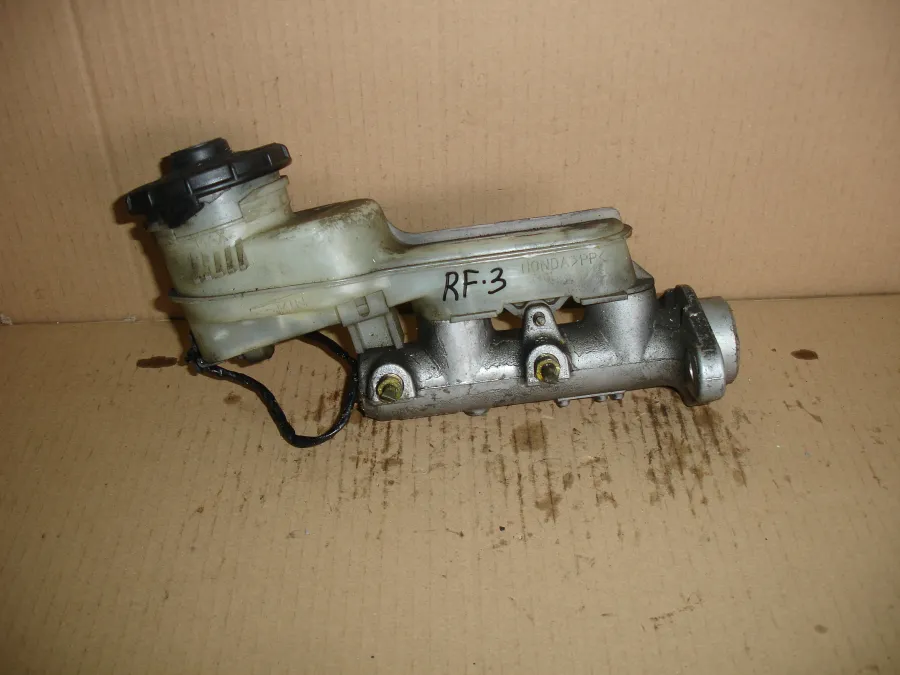 Главный тормозной цилиндр на Honda Stepwgn RF3 K20A