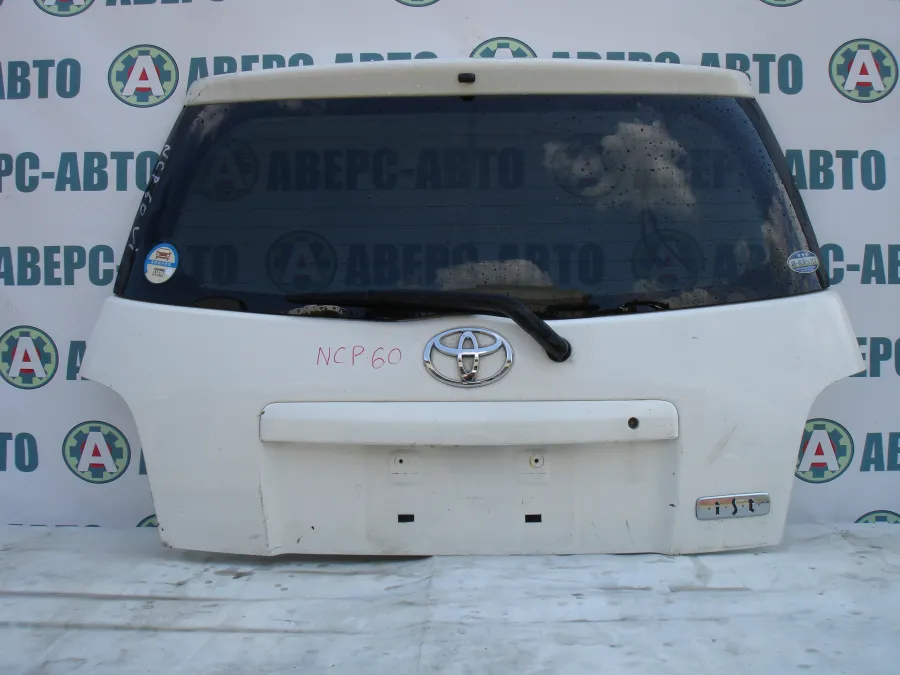 Дверь багажника Toyota IST NCP60 белая