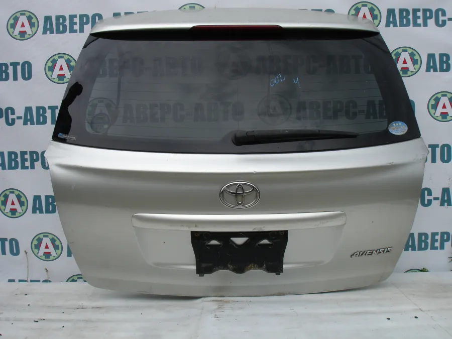 Дверь багажника Toyota Avensis AZT250 серебро