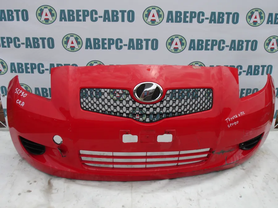 Бампер передний Toyota Vitz SCP90 красный