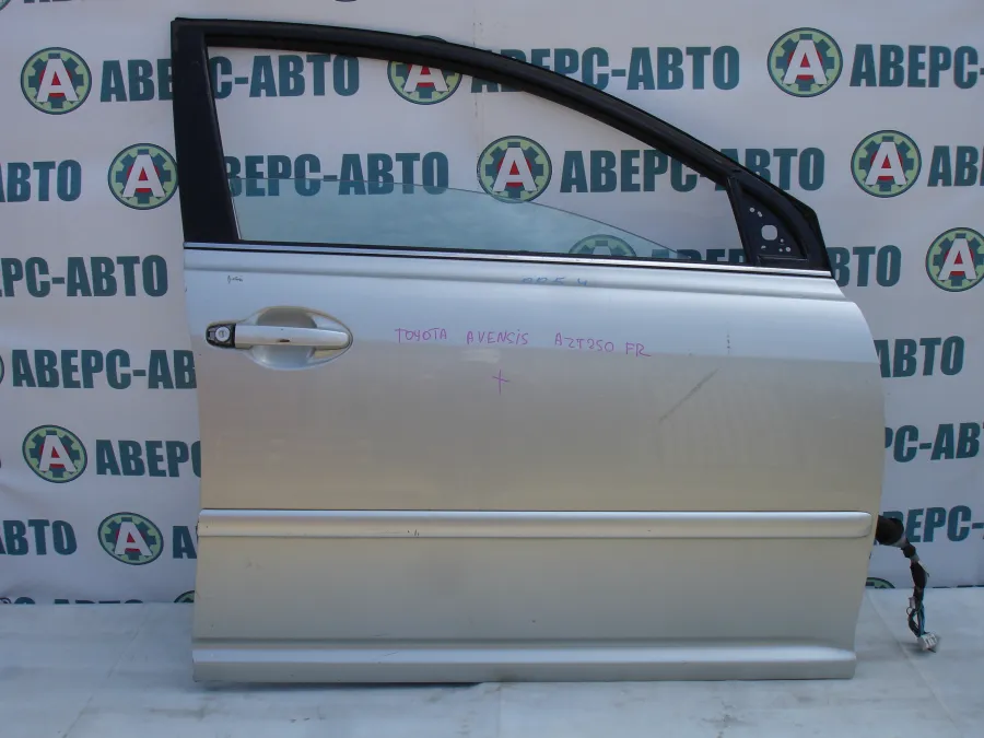 Дверь боковая правая передняя Toyota Avensis AZT250 серебро