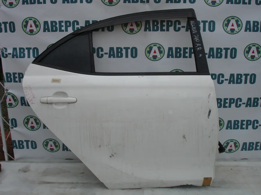 Дверь боковая правая задняя Toyota Allion AZT240 белая с дефектом