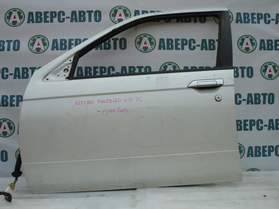 Дверь боковая левая передняя Nissan Bluebird EU14 белая