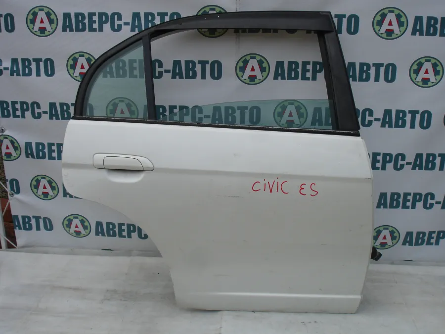 Дверь боковая правая задняя Honda Civic Ferio ES1 белая