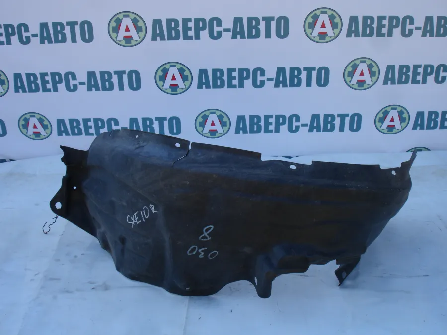 Подкрылок передний правый Toyota Altezza SXE10