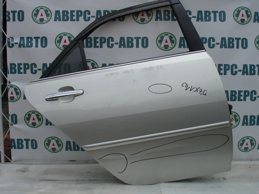 Дверь боковая правая задняя Toyota Mark II JZX110 серебро