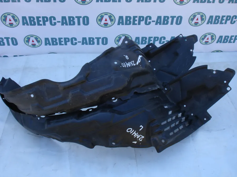 Подкрылок передний левый/правый Toyota Isis ZNM10G