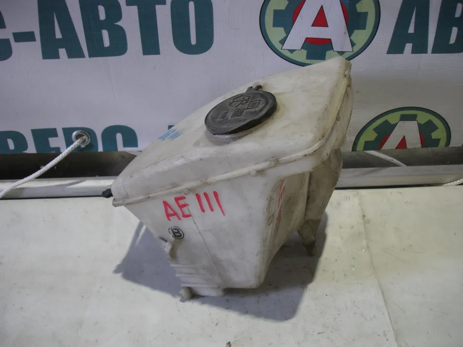 Бачок омывателя Toyota Corolla AE111