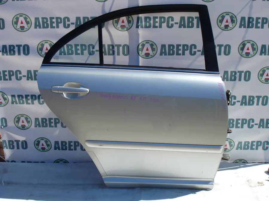 Дверь боковая правая задняя Toyota Avensis AZT250 серебро