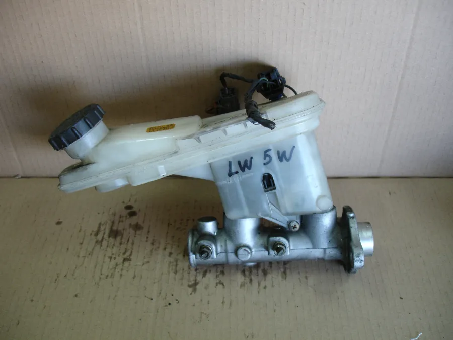 Главный тормозной цилиндр на Mazda MPV LW5W