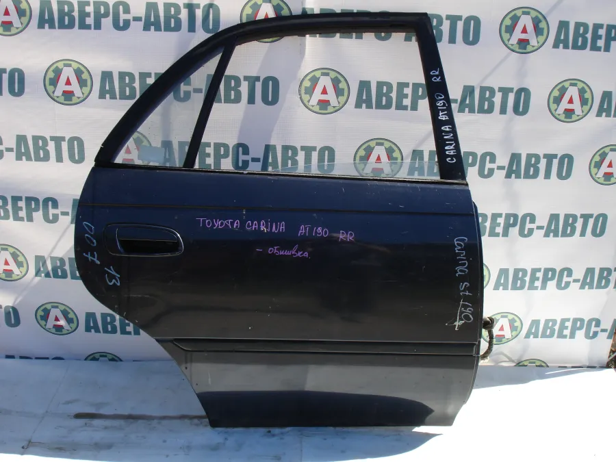 Дверь боковая задняя правая  Toyota Carina AT190 черная
