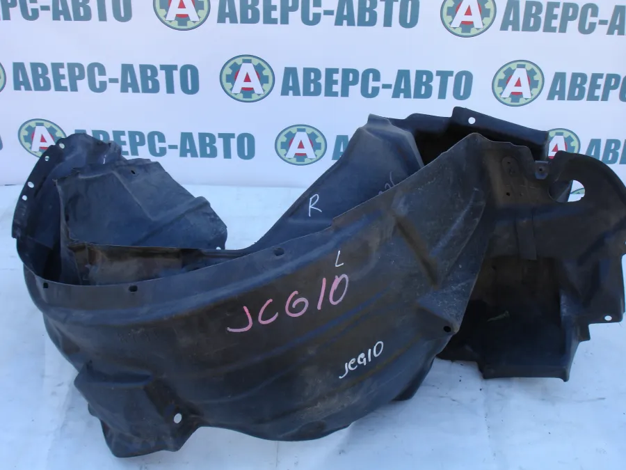 Подкрылок передний левый/правый Toyota Progres JCG10