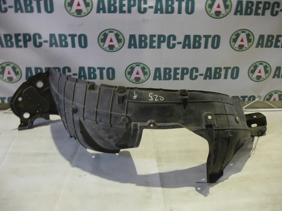 Подкрылок правый передний Nissan Serena C25