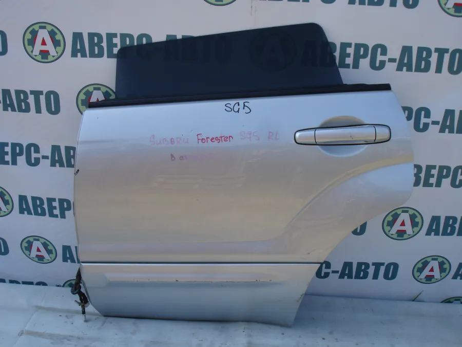 Дверь боковая левая задняя Subaru Forester SG5 серебро