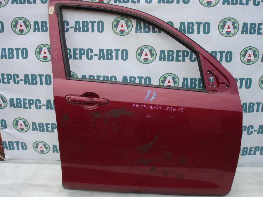 Дверь боковая правая передняя Mazda Demio DY3W красная