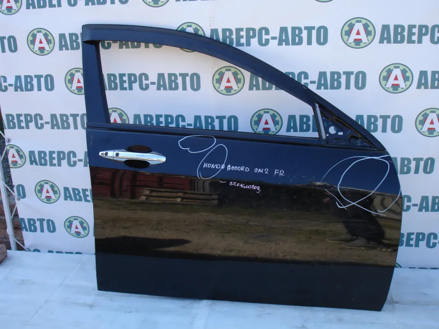 Дверь боковая правая передняя Honda Accord CM2 /CL7 черная