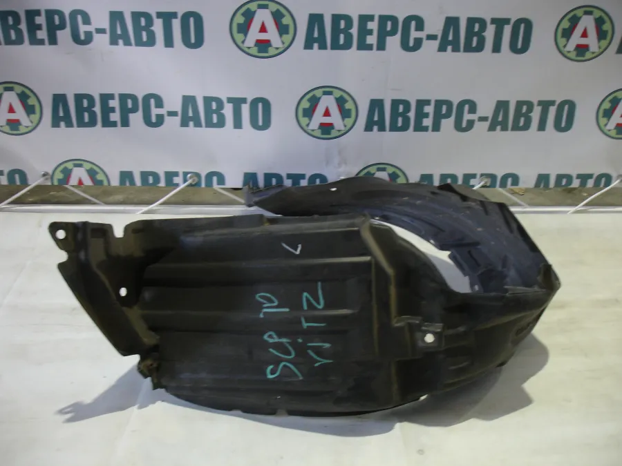 Подкрылок левый передний Toyota Vitz SCP10