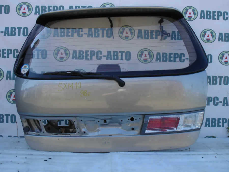 Дверь багажника Toyota Gaia SXM10G серебро
