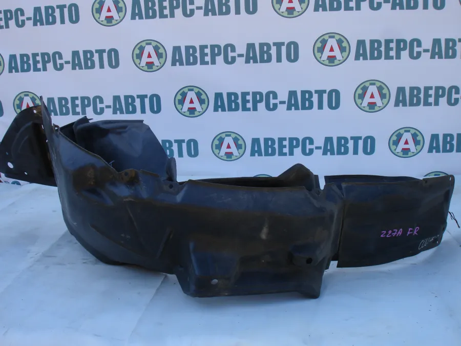 Подкрылок передний правый Mitsubishi Colt Z27A