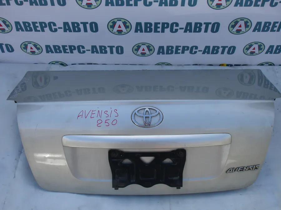 Крышка багажника Toyota Avensis AZT250 серебро