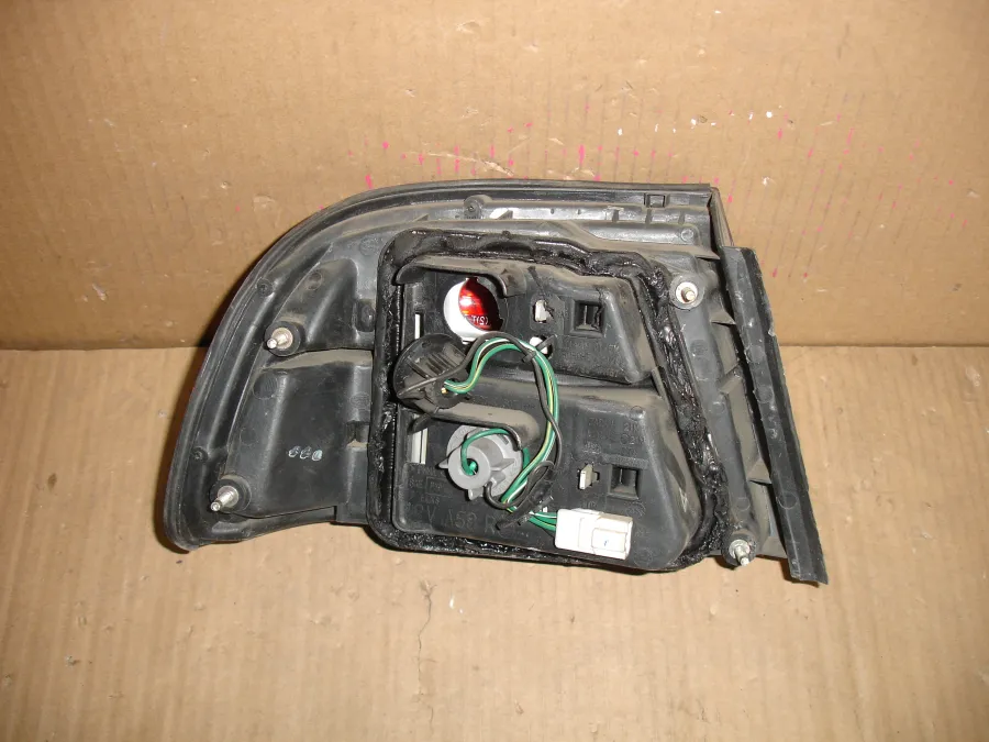 Фонарь стоп-сигнала Nissan Cefiro A32