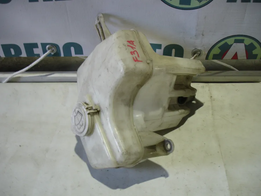Бачок омывателя Mitsubishi Diamante F31A