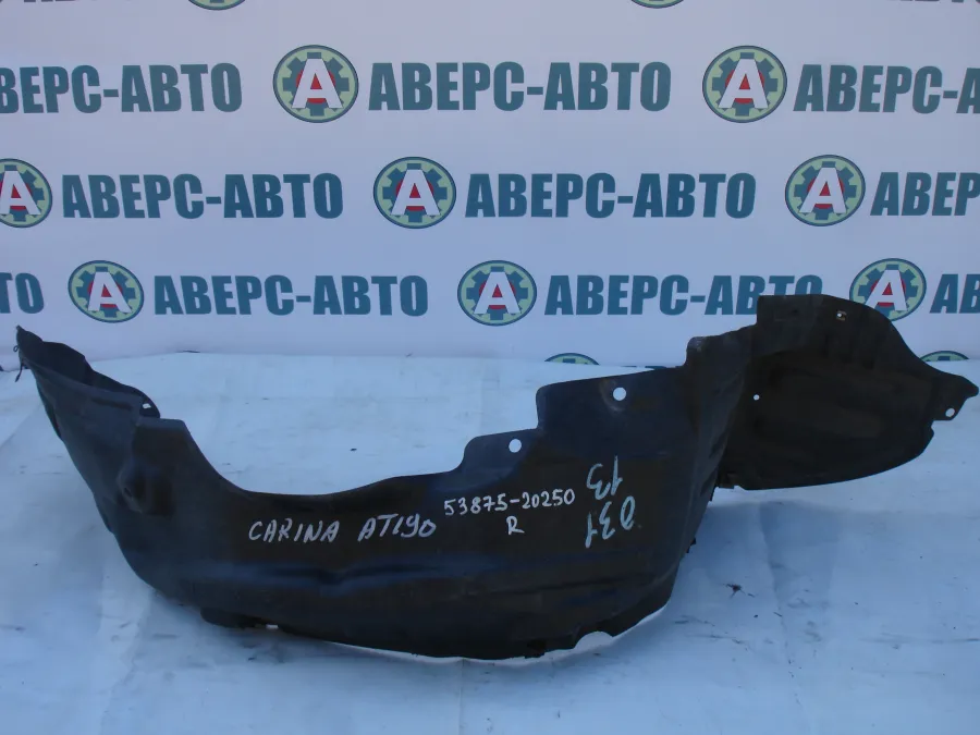 Подкрылок передний правый Toyota Carina AT190