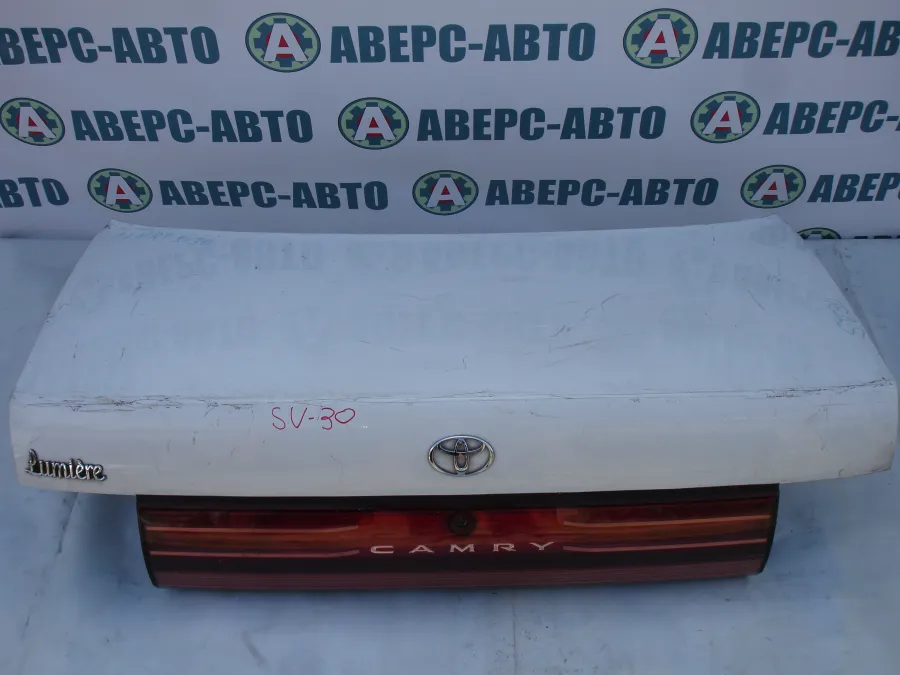 Крышка багажника Toyota Camry SV30 белая