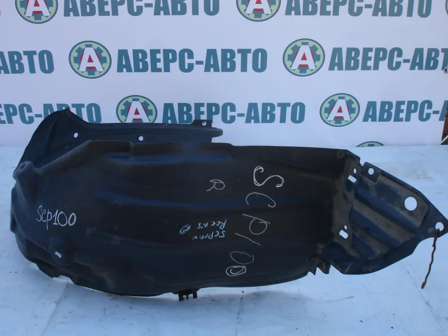 Подкрылок передний правый Toyota Ractis NCP100