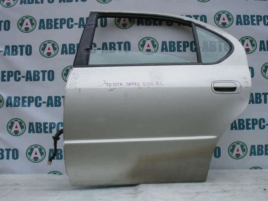 Дверь боковая левая задняя Toyota Camry SV40 серебро
