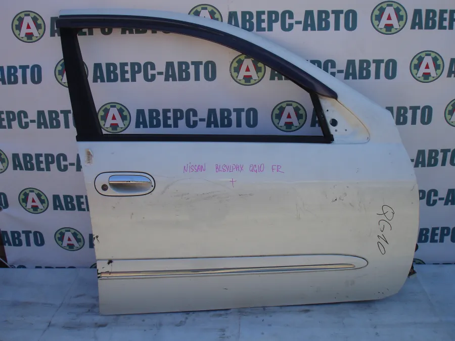 Дверь боковая правая передняя Nissan Bluebird Sylphy QG10 белая