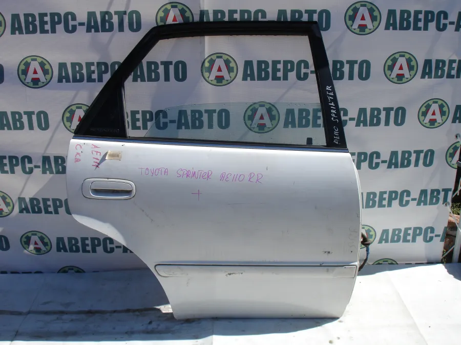 Дверь боковая задняя правая Toyota Sprinter AE110 белая