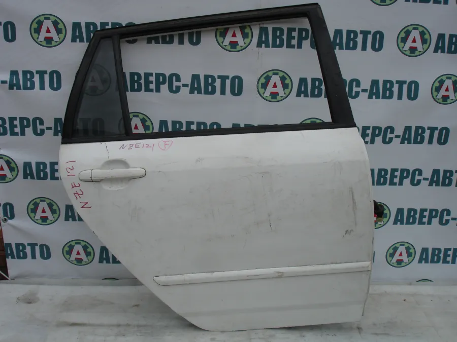 Дверь боковая правая задняя Toyota Corolla Fielder NZE121G белая с дефектом