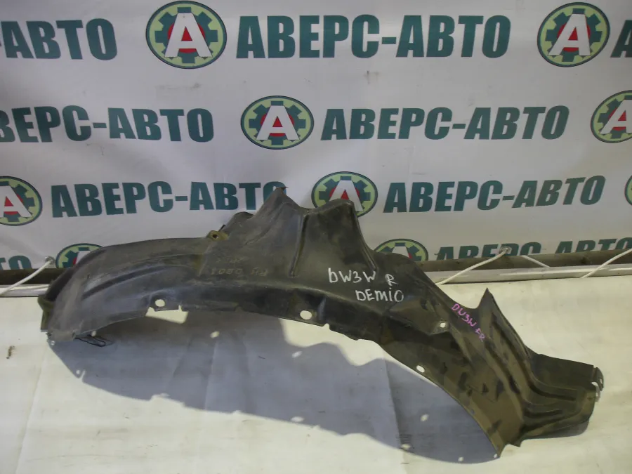 Подкрылок правый передний Mazda Demio DW3W
