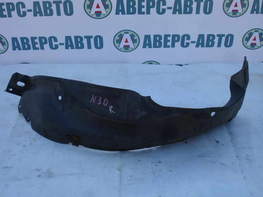 Подкрылок передний правый Nissan Rnessa N30