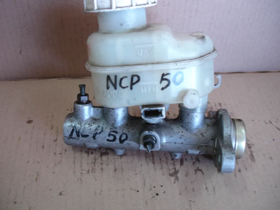 Главный тормозной цилиндр на Toyota Probox NCP50V