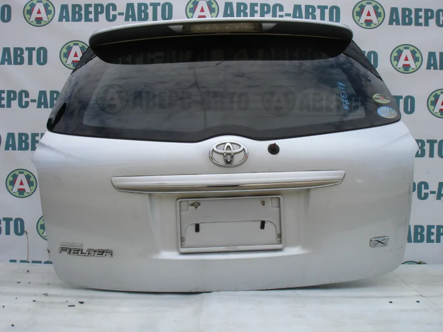 Дверь багажника Toyota Corolla Fielder NZE141 серебро