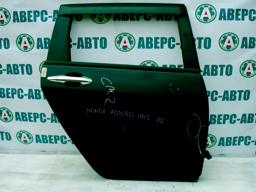 Дверь боковая правая задняя Honda Accord CM2 черная