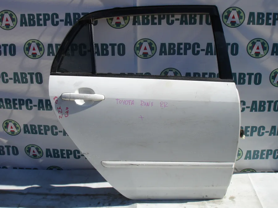 Дверь боковая задняя правая Toyota Corolla Runx ZZE123 белая