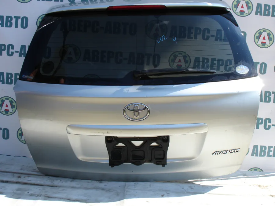 Дверь багажника Toyota Avensis AZT250 1AZ